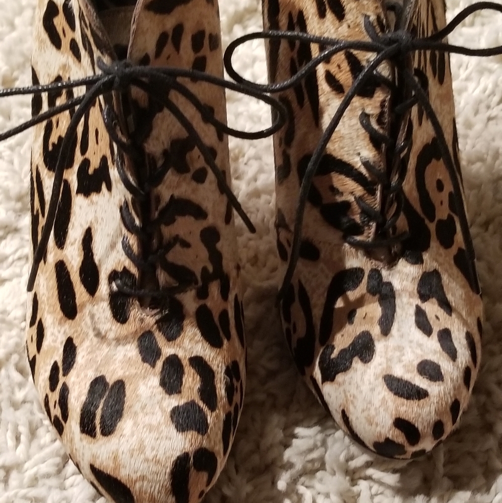 Snow Loepard Ankle Bootie